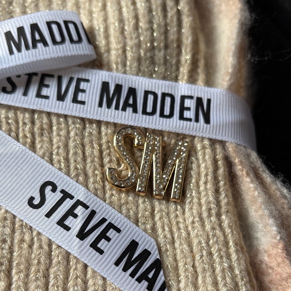 Steve Madden Beige and Cream Knit Set - Picture 4 of 6
